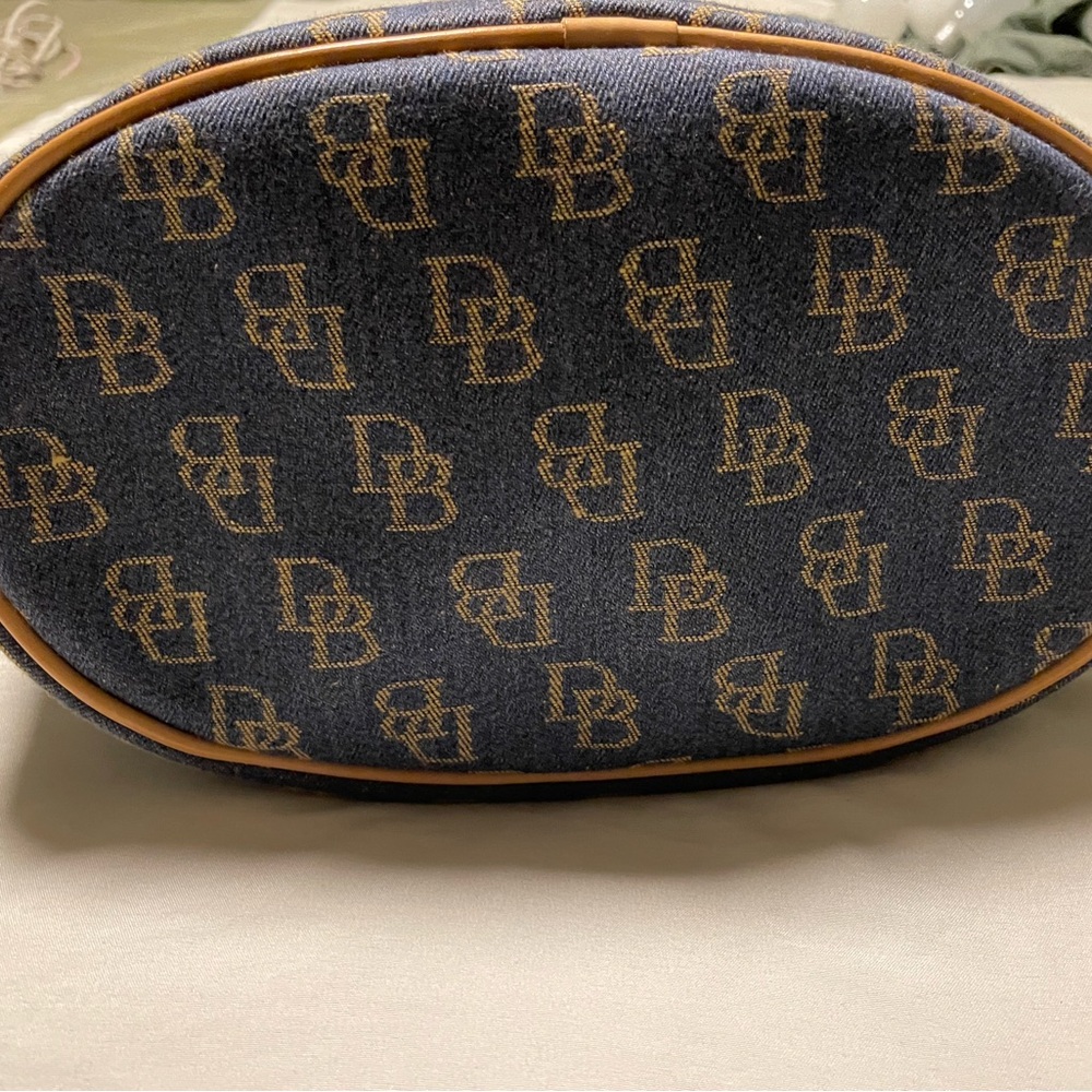 Dooney & Burke Large monogram bucket purse - Picture 3 of 7